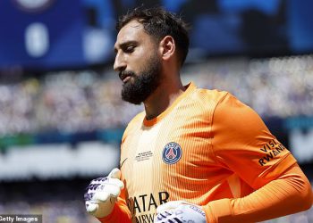 Man United ‘Pridružite se lovu kako bi potpisala Gianluigi Donnarumma iz PSG -a’ … Ali ‘Face Hurtle u utrci za golmanu potpis’