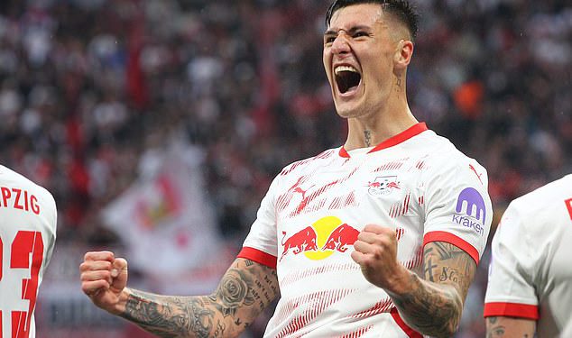 Man United čine Benjamin Sesko svoju gornju metu napadača nad Ollie Watkins – dok Crveni vragovi izgledaju odbacuju konkurenciju iz Newcastlea