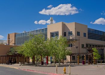 Manhunt u tijeku nakon pucanja Sveučilišta u Novom Meksiku ostavlja jedan mrtvi, jedan ozlijeđen