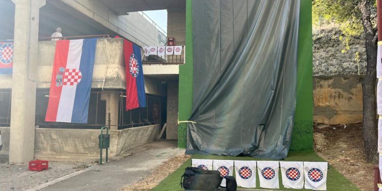 Masa svita se okupila na Merojaku. Čeka se otvorenje murala u čast Blažu Sliškoviću Baki