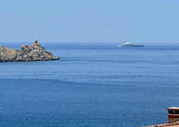 Mega jahta šeika iz Abu Dhabija plijeni pozornost, na njoj odmarali Beyonce, Bezos, Gates…