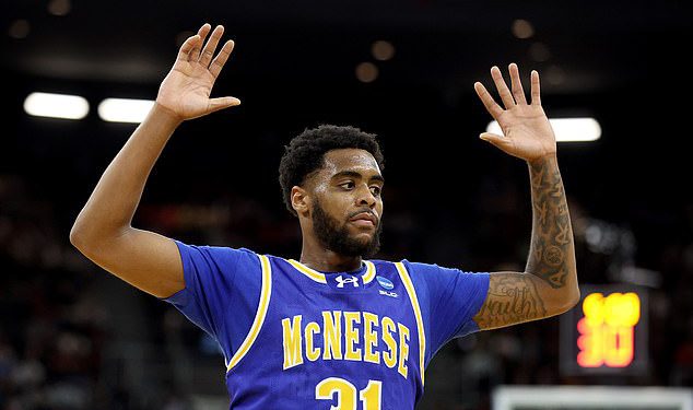 Memphis čuvar iskren Parker uhićen nakon što je navodno gurnuo svoju djevojku tijekom napada