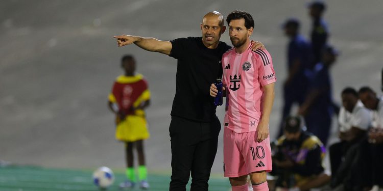 Messi izlazi, maska: “Kad je potrebno za popunjavanje stadiona, sve je u redu”