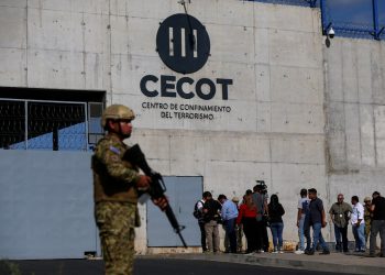 Migrant deportiran u zloglasni zatvor El Salvador zahtijeva 1,3 milijuna dolara od Trumpove administracije nakon divljačkih premlaćivanja, gnusnih uvjeta i 24-satnog zatvora