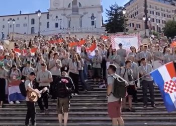 Mladi Hrvati u Rimu orili Thompsona: Zapanjeni, snimaju ih ljudi cijelog svijeta