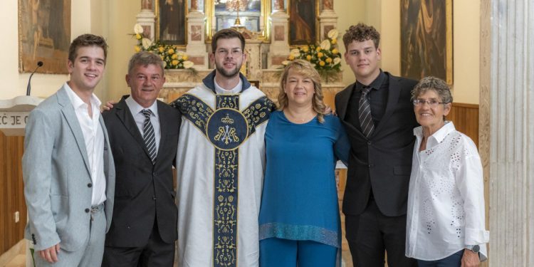 Mladomisnik Dubrovačke biskupije don Mario Tošić služio je svoju mladu misu