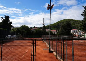 Modernizacija rasvjete: Na terenima Tenis kluba Dubrovnik postavljaju se 52 reflektora