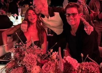 Moja u backstage-u s ‘arogantnom’ Sofijom Vergara i njezinim zlostavljanim bivšim mušom koji dokazuje da je Tom Brady u pravu da baca njihov let, otkriva Kennedy