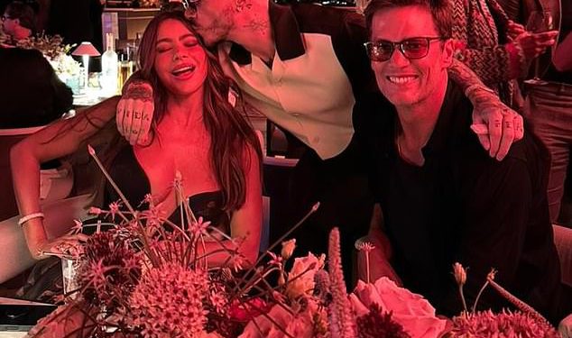 Moja u backstage-u s ‘arogantnom’ Sofijom Vergara i njezinim zlostavljanim bivšim mušom koji dokazuje da je Tom Brady u pravu da baca njihov let, otkriva Kennedy