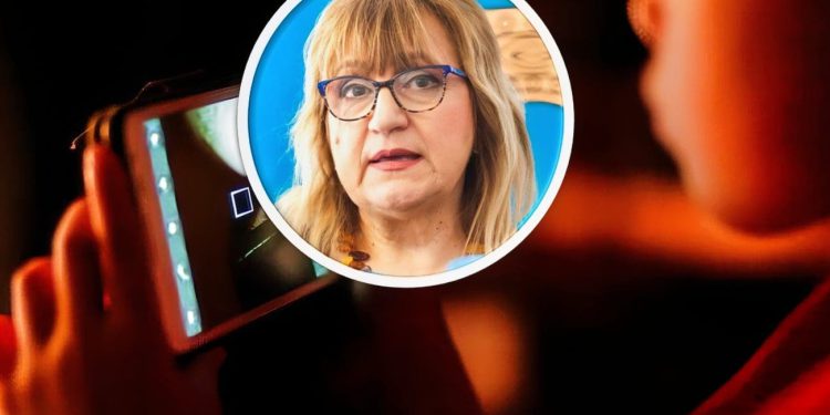 Mostovka želi ukinuti mobitele u školama i vrtićima: “Koriste ih i odgojitelji tijekom radnog vremena”