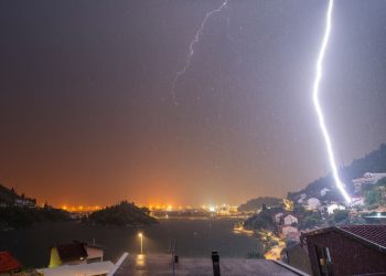 Munja pogodila kuću u Dalmaciji usred snažnog nevremena