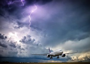 Munja udarila u zrakoplov dok je slijetao u zračnu luku na Krku