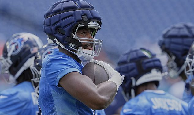 NFL nacrt prvog kruga odabir Treylon Burks prijelomi Kosti ovčarenja u drobljenju Blow to Tennessee Titans