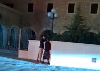 NIŠTA IM NIJE SVETO Mladi turisti “olakšaju” se gdje stignu, makar to bilo uz zidove crkve