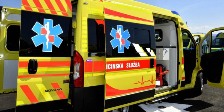 Na putu do bolnice preminula 74-godišnjakinja ozlijeđena u prometnoj nesreći na Pelješcu. Još jedna osoba preminula u bolnici