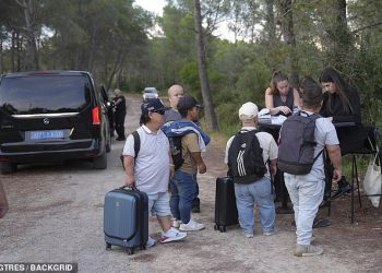 Na slici: Patuljci, oskudno obučene žene i nogometni superzvijezde stižu u ‘eksploatacijsku “zabavu Lamine Yamal – nove slike – nove slike pojavljuju se kao istraga Španjolske vlade potražnje vlade