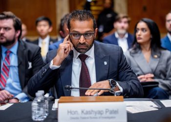 Načelnik FBI -a pronalazi „vreće za opekotine“ dokaza o prijevarama RussiaGate – Mediji – RT World News