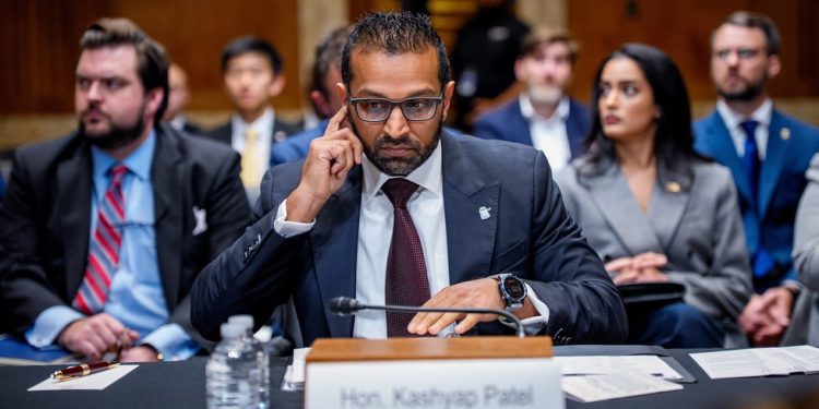 Načelnik FBI -a pronalazi „vreće za opekotine“ dokaza o prijevarama RussiaGate – Mediji – RT World News