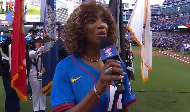 Nacionalna himna u MLB Home Run Derby Sparks Fanzy Frenzy godinu dana nakon pjevačevog ‘pijanog’ nastupa