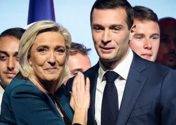 Nacionalni mitingi naoružana policija u Parizu tijekom financijske istrage