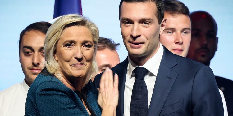 Nacionalni mitingi naoružana policija u Parizu tijekom financijske istrage