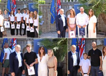 Nagrađeni učenici i mentori za osvojena prva tri mjesta na državnim natjecanjima iz znanja i sporta (FOTO)