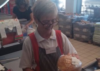 Naizgled mali, a tako veliki ljudi: Ona je Angelina i preko 20 godina nas časti ljubaznošću u Konzumu