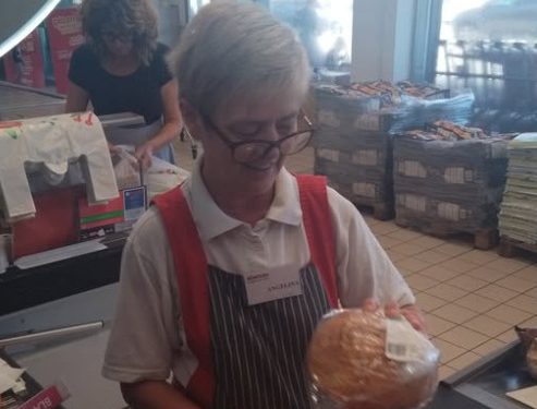 Naizgled mali, a tako veliki ljudi: Ona je Angelina i preko 20 godina nas časti ljubaznošću u Konzumu