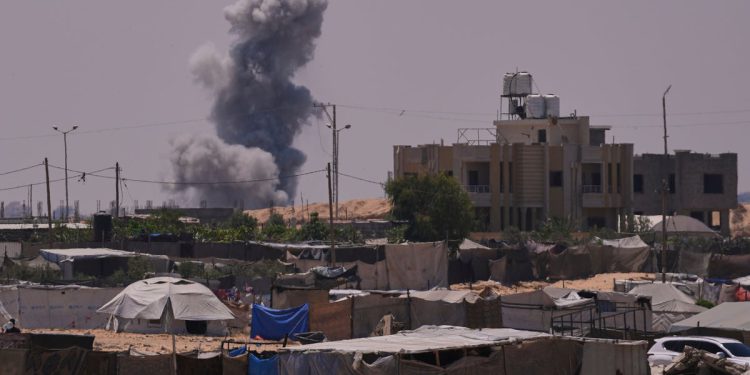 Najmanje 32 Palestinaca ubijenih izraelskom pucnjavom u blizini mjesta za pomoć u Gazi, kažu izvještaji
