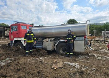 Nakon ugibanja goveda proglašen je ‘bedrenički distrikt‘. Ograničena područja obuhvaćaju Drniš, Unešić, Ružić…