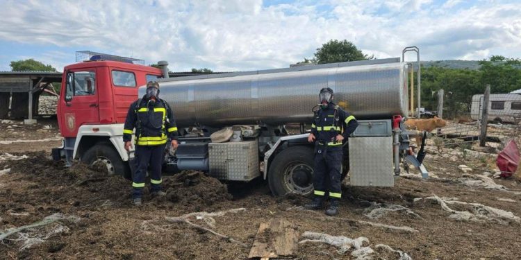 Nakon ugibanja goveda proglašen je ‘bedrenički distrikt‘. Ograničena područja obuhvaćaju Drniš, Unešić, Ružić…