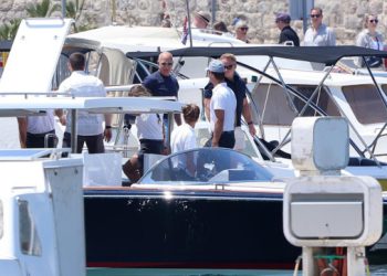 Nakon vjenčanja: Bezos se iskrcao iz luksuzne jahte u Cavtatu i napustio Hrvatsku (FOTO)