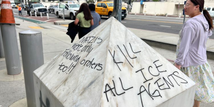 Napadi protiv američkih imigracijskih službenika porastu za 830% – RT World News