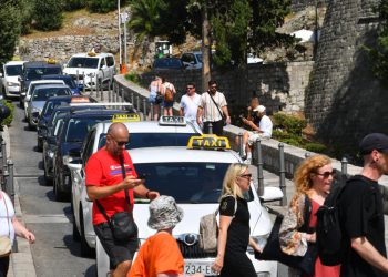 Napeto među taksistima: ‘Mi legalni obrtnici stavljeni smo na ‘čekanje’, nije u redu…’ Iz Grada danas novost: evo tko je dobio propusnicu!