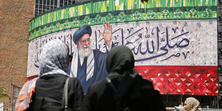 ‘Naše su ruke na okidaču’ – visoki iranski dužnosnik – RT World News