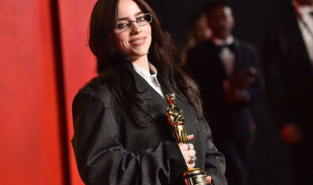 Navijači Billie Eilish napustili su “Gobsmacked” nakon što su otkrili tko su njezini roditelji dok tvrde “Mislila sam da je izgledala poznato”