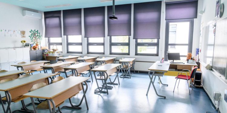 Ne kupujte radne bilježnice ni dodatni obrazovni materijal, sve će učenike dočekati u školama na početku godine