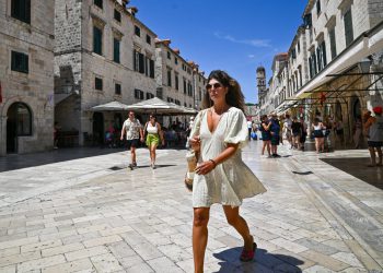 Nedjeljno jutro kao iz Štulićeve pjesme: ‘Lijepe žene prolaze kroz grad, nema sumnje lijepe su ko san’