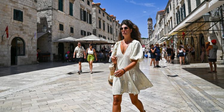 Nedjeljno jutro kao iz Štulićeve pjesme: ‘Lijepe žene prolaze kroz grad, nema sumnje lijepe su ko san’