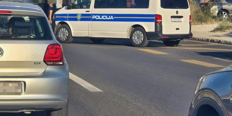 Neobični sudar u Splitu: Autom udario vozilo koje je stajalo u koloni, ovo se odbilo u treće vozilo