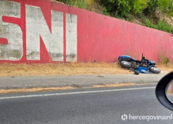 Nesreća na M17 u Mostaru: Sudar skutera i automobila, ozlijeđen motociklist