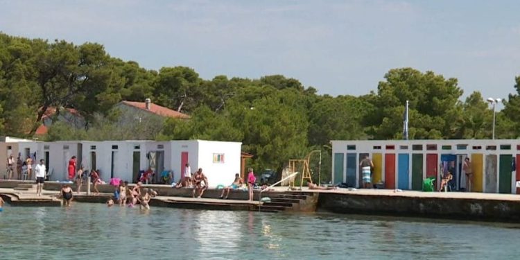 “Netko je ilegalno privatizirao kabine na šibenskoj Jadriji.” Evo što su nam rekli iz Grada Šibenika