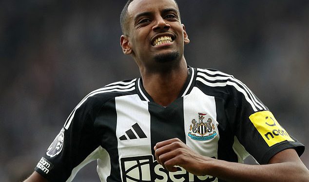 Newcastle zvijezde probijaju tišinu na Wantaway Aleksandra Isaka dok slete u Singapur bez zvijezde napadača, kao što je Liverpool spreman britanski rekord ponudio