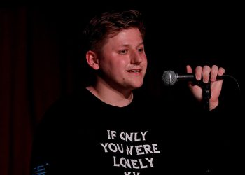 Njemački komičar optužen za ‘odobravanje’ Trumpovog pokušaja atentata – RT Entertainment