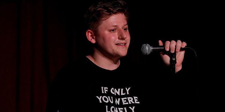 Njemački komičar optužen za ‘odobravanje’ Trumpovog pokušaja atentata – RT Entertainment