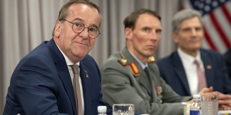 Njemački ministar obrane želi naoružati Kijev ‘brzo i tiho’ – RT World News