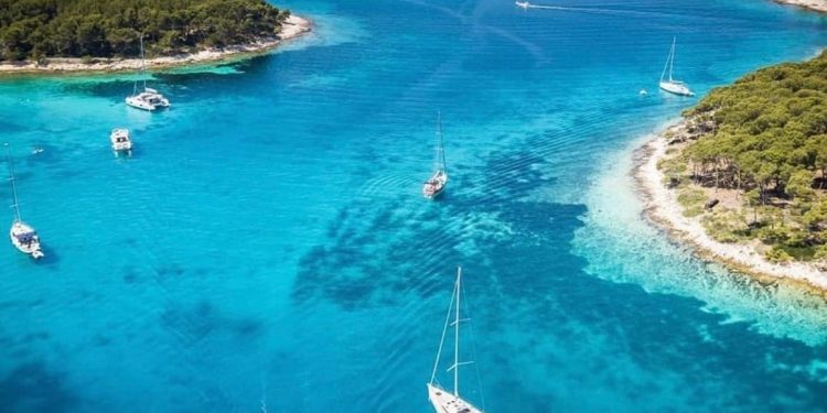 Noćas su inspektori ugasili zvučnike Carpe Diemu na Paklinskim otocima!