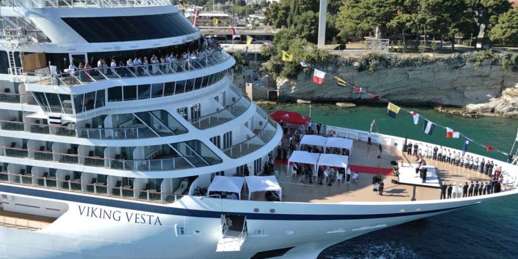 Norveški 240 metarski kruzer kršten u Splitu