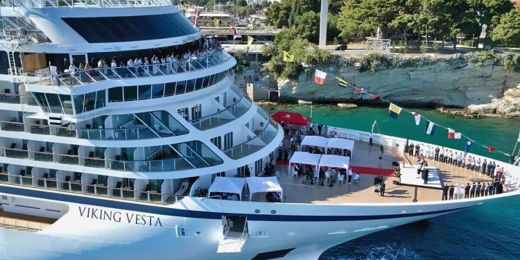 Norveški kruzer na prvo putovanje krenuo iz Splita: Kuma broda koji prima 1.000 putnika bila je poznata novinarka