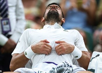 Novak Đoković pripisuje liječničkoj intervenciji za zapanjujući Wimbledon preokret – ali sumnjivi teniski fanovi govore isto nakon najnovijeg bizarnog čina